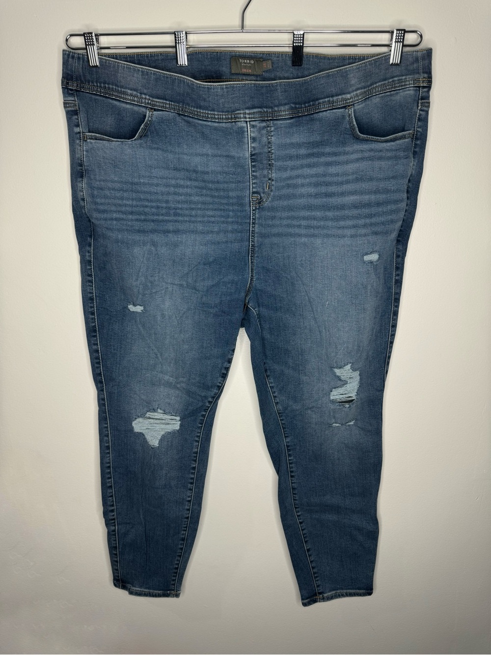 Torrid Lean Jean Super Soft Distressed Skinny Jeans Women’s Size 4R Medium Wash